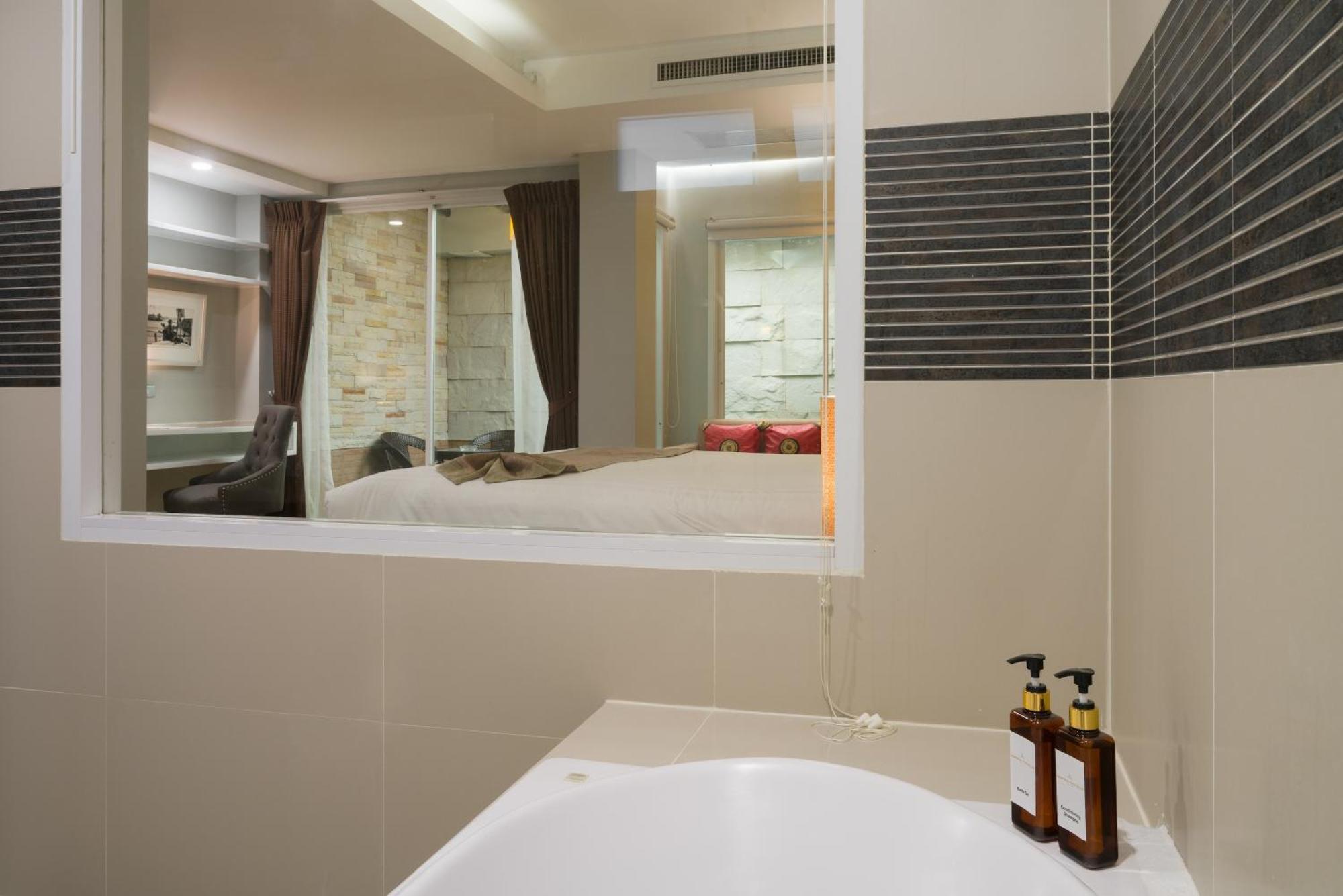 Aspira Suites Sukhumvit 20 Bangkok Exterior photo