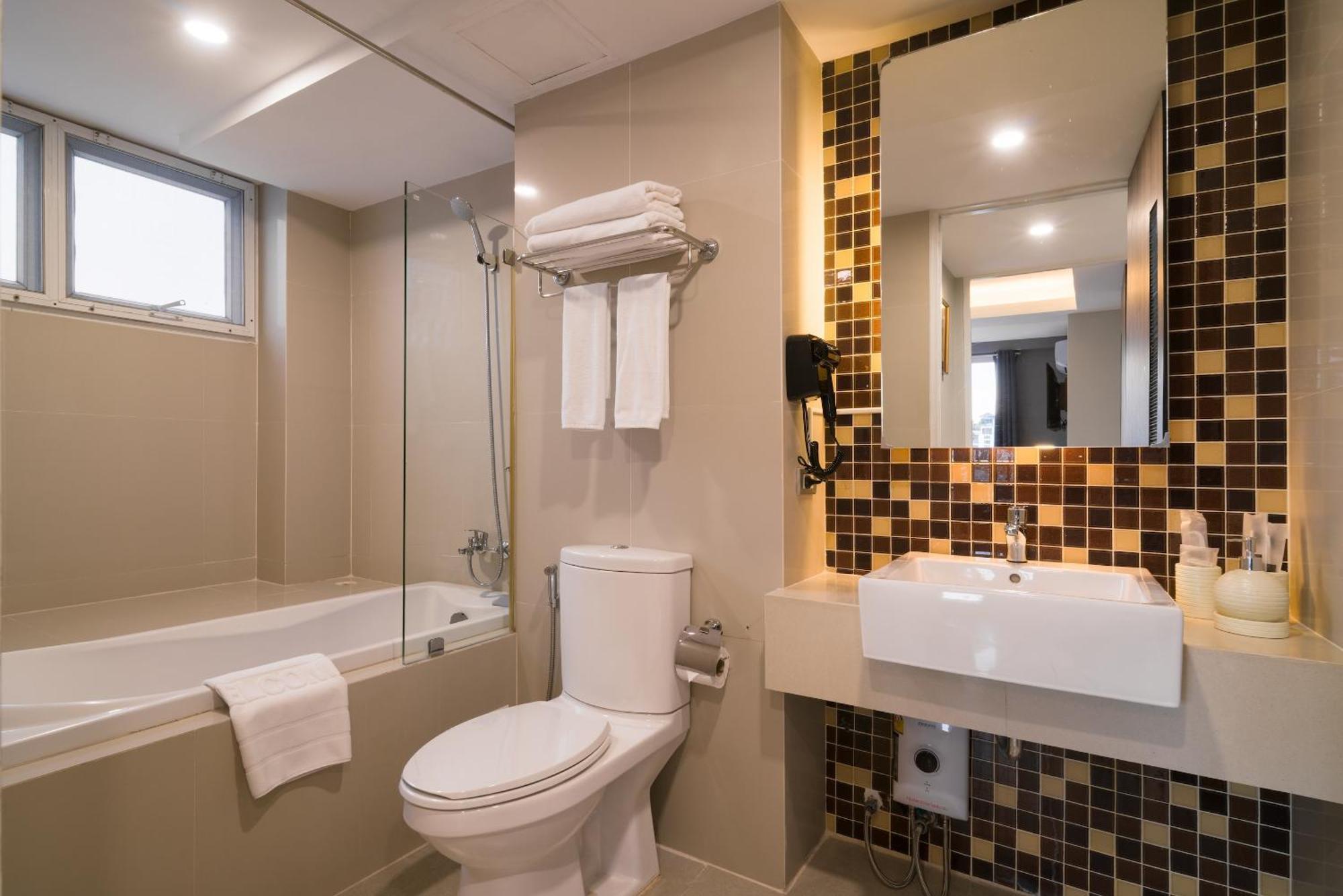 Aspira Suites Sukhumvit 20 Bangkok Exterior photo
