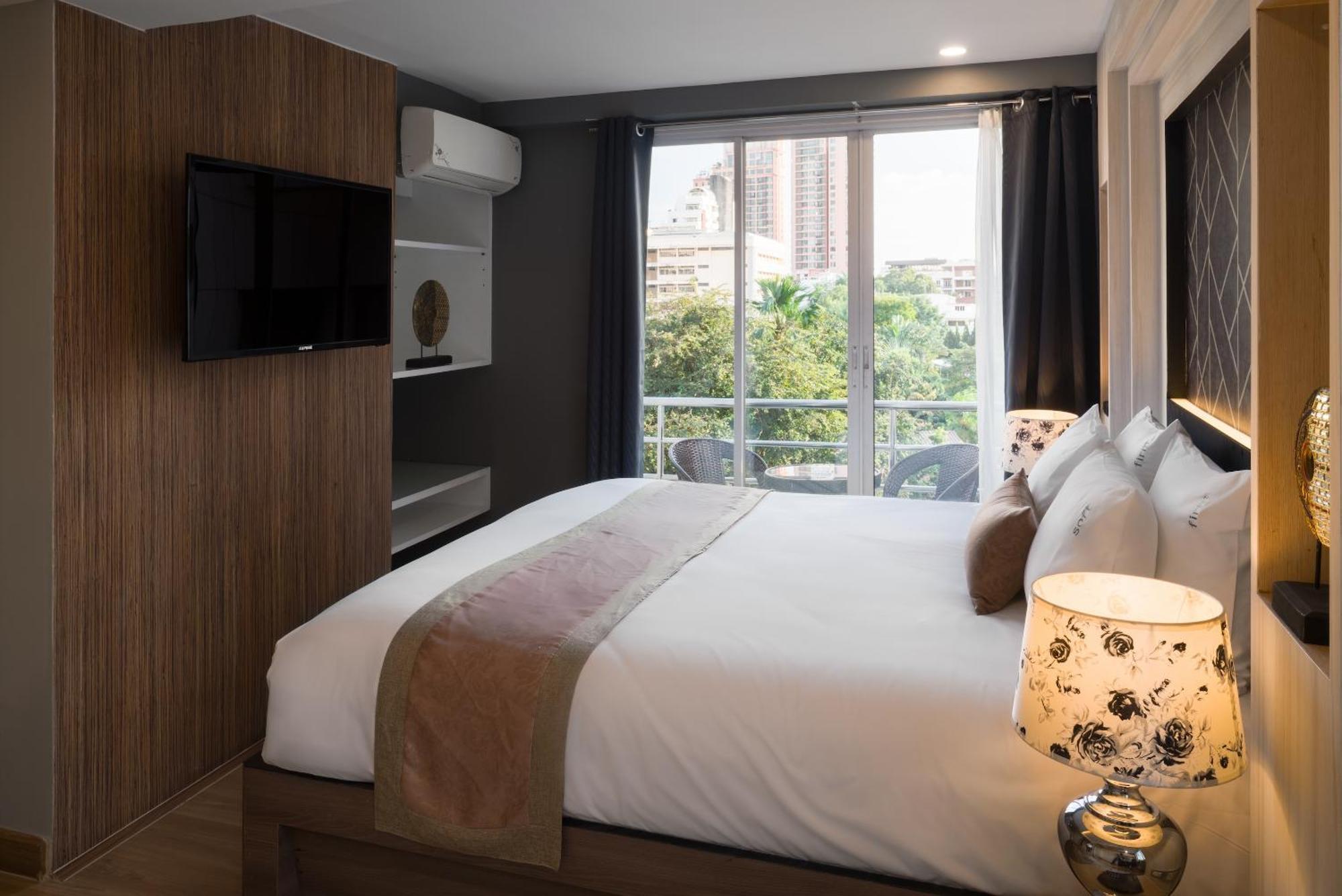 Aspira Suites Sukhumvit 20 Bangkok Exterior photo