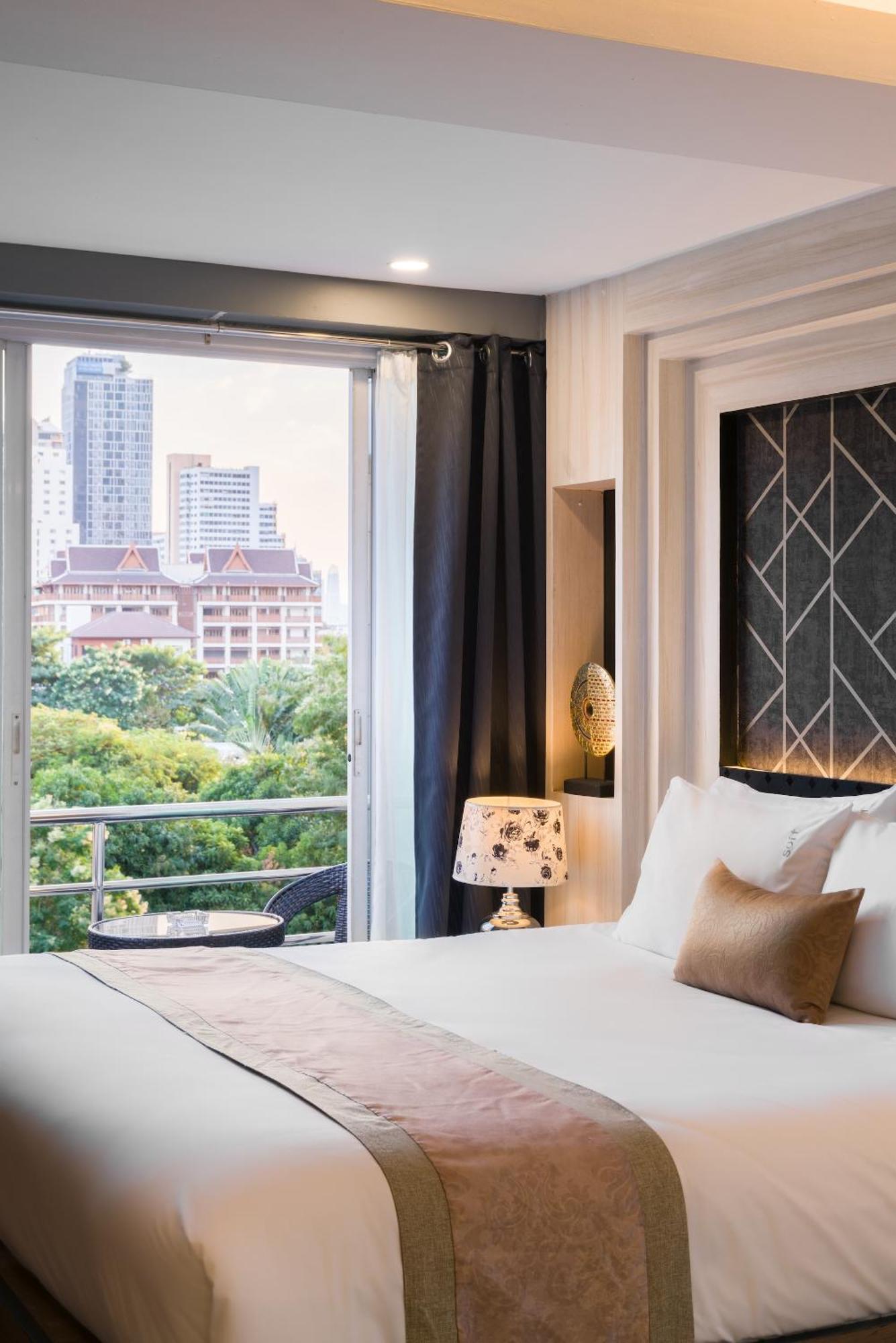 Aspira Suites Sukhumvit 20 Bangkok Exterior photo